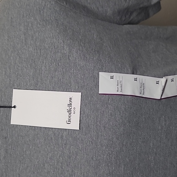 Lot of two (2) Goodfellow t-shirts navy blue and gray. - Picture 6 of 7